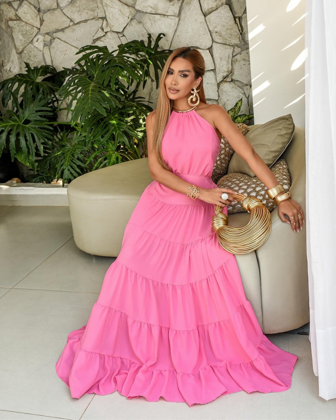 Vestido longo Bianca com acessório no pescoço