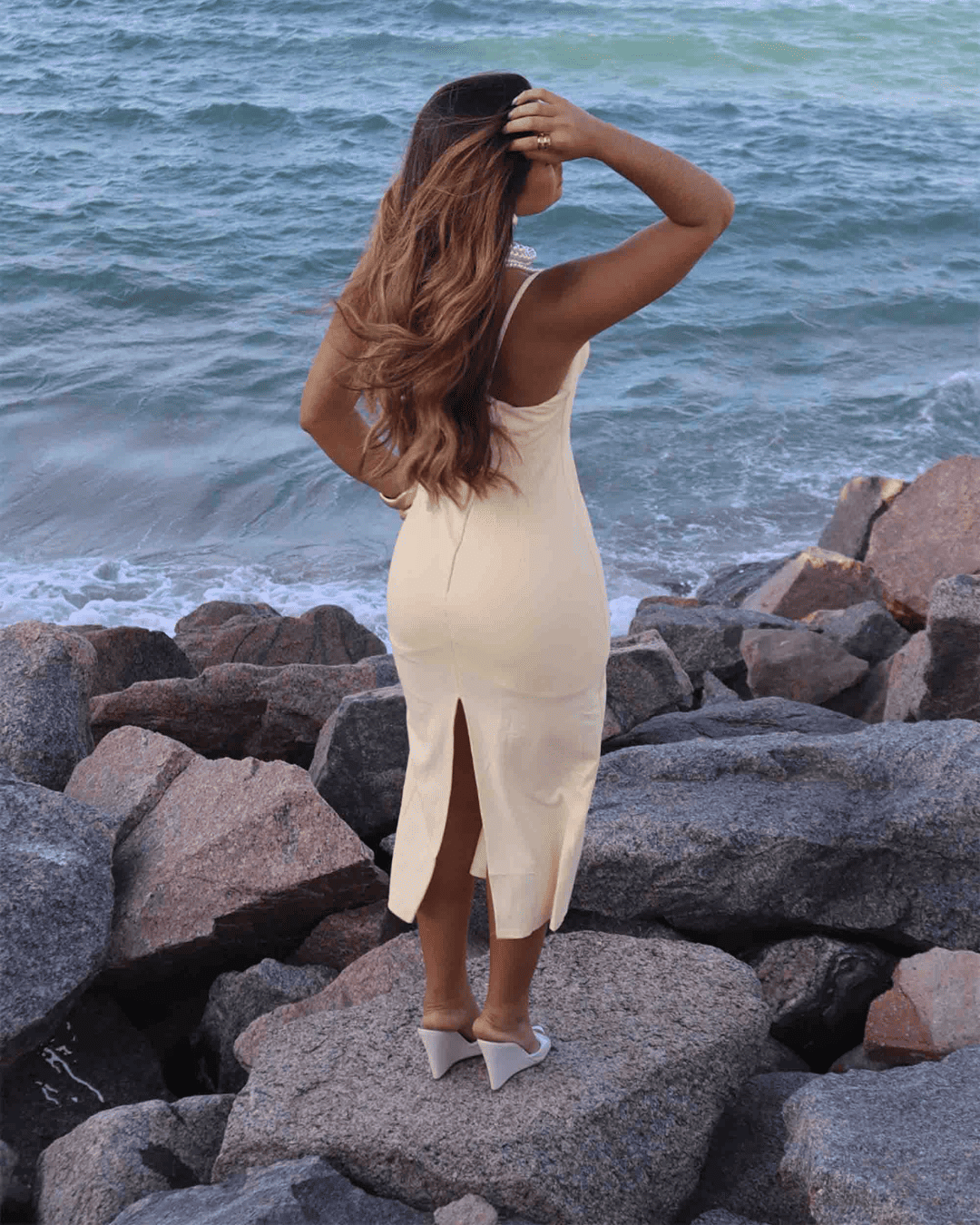 Vestido Midi Corpete com Recorte Coração — Modelagem Ajustada